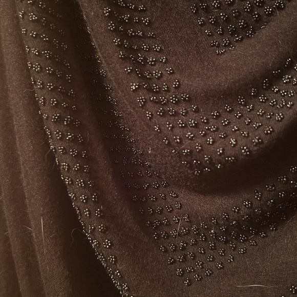 Cap sleeve black top with low rounded neck - Picture 4 of 6